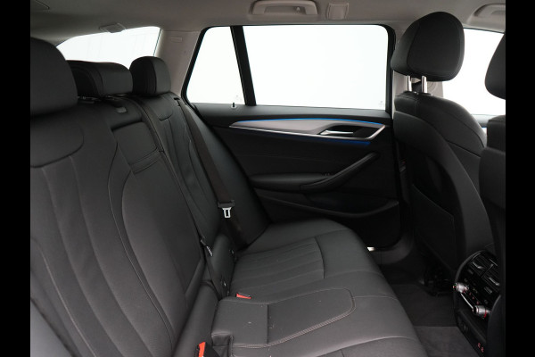 BMW 5 Serie Touring 530e High Executive Plug In Hybrid 292pk Dealer O.H PHEV | Trekhaak Af Fabriek | Head Up | Lederen Sportstoelen Memory & Verwarmd | Apple Carplay | Stuur Verwarmd | Sfeerverlichting | Cruise Control | Camera | Navigatie | Blis | DAB |