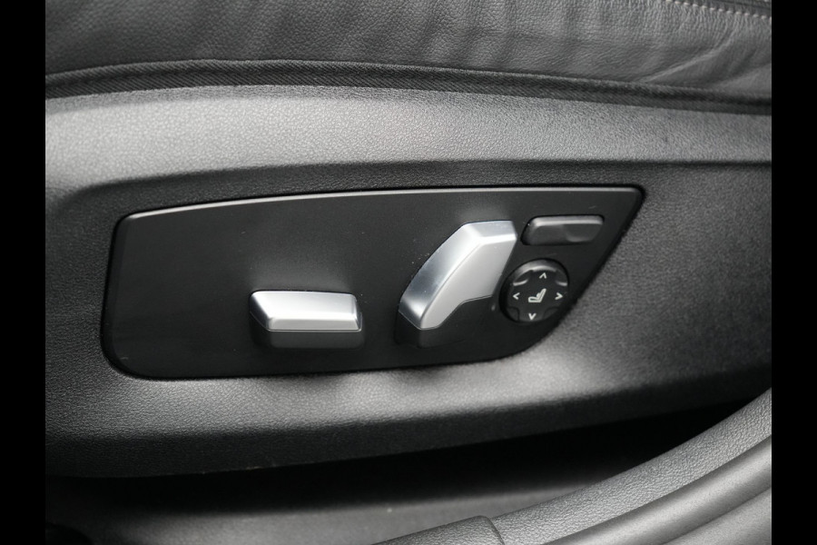 BMW 5 Serie Touring 530e High Executive Plug In Hybrid 292pk Dealer O.H PHEV | Trekhaak Af Fabriek | Head Up | Lederen Sportstoelen Memory & Verwarmd | Apple Carplay | Stuur Verwarmd | Sfeerverlichting | Cruise Control | Camera | Navigatie | Blis | DAB |