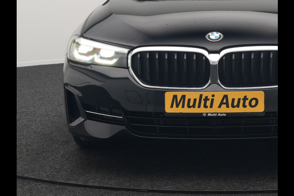 BMW 5 Serie Touring 530e High Executive Plug In Hybrid 292pk Dealer O.H PHEV | Trekhaak Af Fabriek | Head Up | Lederen Sportstoelen Memory & Verwarmd | Apple Carplay | Stuur Verwarmd | Sfeerverlichting | Cruise Control | Camera | Navigatie | Blis | DAB |