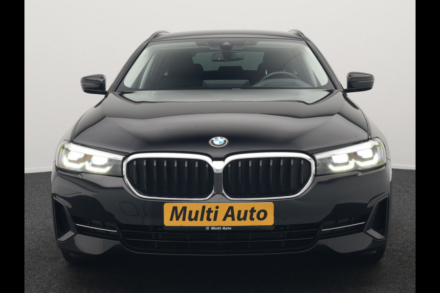 BMW 5 Serie Touring 530e High Executive Plug In Hybrid 292pk Dealer O.H PHEV | Trekhaak Af Fabriek | Head Up | Lederen Sportstoelen Memory & Verwarmd | Apple Carplay | Stuur Verwarmd | Sfeerverlichting | Cruise Control | Camera | Navigatie | Blis | DAB |