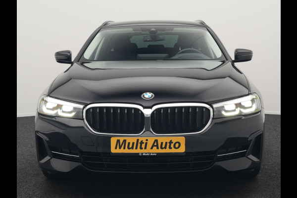 BMW 5 Serie Touring 530e High Executive Plug In Hybrid 292pk Dealer O.H PHEV | Trekhaak Af Fabriek | Head Up | Lederen Sportstoelen Memory & Verwarmd | Apple Carplay | Stuur Verwarmd | Sfeerverlichting | Cruise Control | Camera | Navigatie | Blis | DAB |