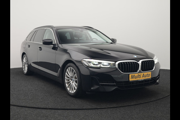BMW 5 Serie Touring 530e High Executive Plug In Hybrid 292pk Dealer O.H PHEV | Trekhaak Af Fabriek | Head Up | Lederen Sportstoelen Memory & Verwarmd | Apple Carplay | Stuur Verwarmd | Sfeerverlichting | Cruise Control | Camera | Navigatie | Blis | DAB |