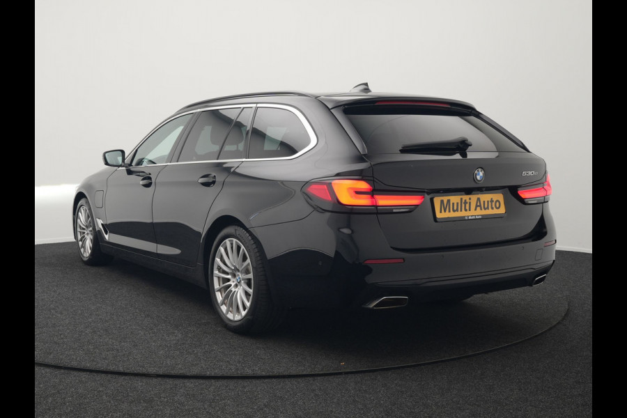 BMW 5 Serie Touring 530e High Executive Plug In Hybrid 292pk Dealer O.H PHEV | Trekhaak Af Fabriek | Head Up | Lederen Sportstoelen Memory & Verwarmd | Apple Carplay | Stuur Verwarmd | Sfeerverlichting | Cruise Control | Camera | Navigatie | Blis | DAB |