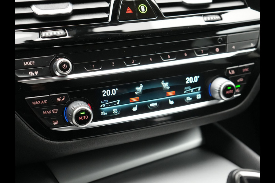 BMW 5 Serie Touring 530e High Executive Plug In Hybrid 292pk Dealer O.H PHEV | Trekhaak Af Fabriek | Head Up | Lederen Sportstoelen Memory & Verwarmd | Apple Carplay | Stuur Verwarmd | Sfeerverlichting | Cruise Control | Camera | Navigatie | Blis | DAB |