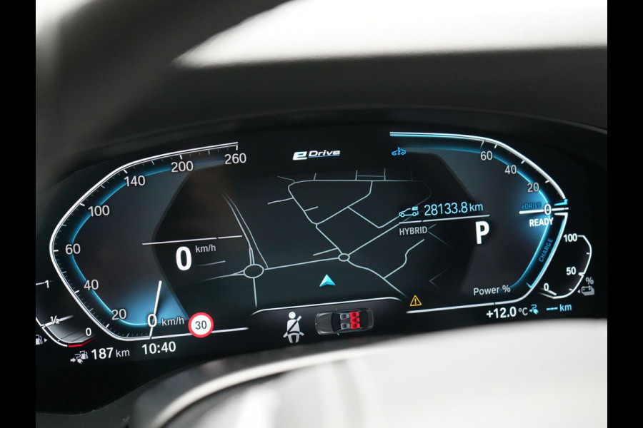 BMW 5 Serie Touring 530e High Executive Plug In Hybrid 292pk Dealer O.H PHEV | Trekhaak Af Fabriek | Head Up | Lederen Sportstoelen Memory & Verwarmd | Apple Carplay | Stuur Verwarmd | Sfeerverlichting | Cruise Control | Camera | Navigatie | Blis | DAB |