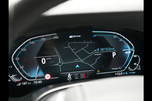 BMW 5 Serie Touring 530e High Executive Plug In Hybrid 292pk Dealer O.H PHEV | Trekhaak Af Fabriek | Head Up | Lederen Sportstoelen Memory & Verwarmd | Apple Carplay | Stuur Verwarmd | Sfeerverlichting | Cruise Control | Camera | Navigatie | Blis | DAB |