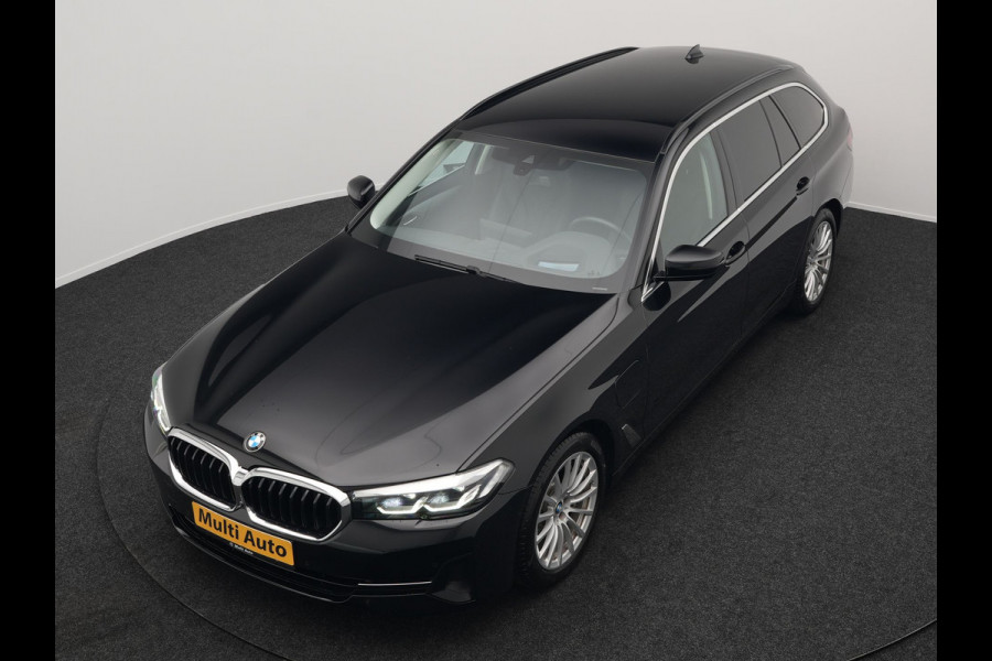 BMW 5 Serie Touring 530e High Executive Plug In Hybrid 292pk Dealer O.H PHEV | Trekhaak Af Fabriek | Head Up | Lederen Sportstoelen Memory & Verwarmd | Apple Carplay | Stuur Verwarmd | Sfeerverlichting | Cruise Control | Camera | Navigatie | Blis | DAB |