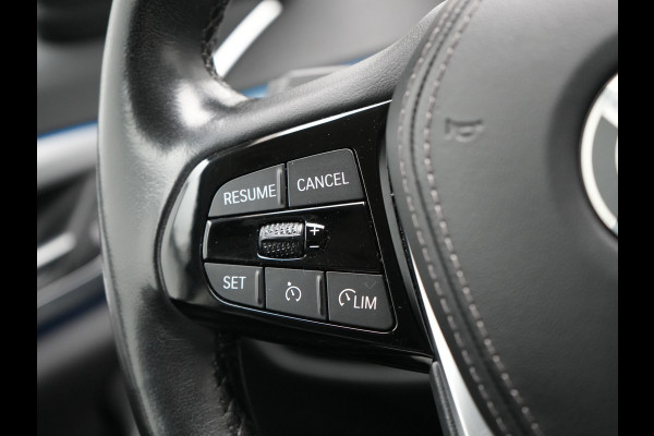 BMW 5 Serie Touring 530e High Executive Plug In Hybrid 292pk Dealer O.H PHEV | Trekhaak Af Fabriek | Head Up | Lederen Sportstoelen Memory & Verwarmd | Apple Carplay | Stuur Verwarmd | Sfeerverlichting | Cruise Control | Camera | Navigatie | Blis | DAB |