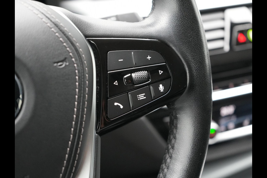 BMW 5 Serie Touring 530e High Executive Plug In Hybrid 292pk Dealer O.H PHEV | Trekhaak Af Fabriek | Head Up | Lederen Sportstoelen Memory & Verwarmd | Apple Carplay | Stuur Verwarmd | Sfeerverlichting | Cruise Control | Camera | Navigatie | Blis | DAB |