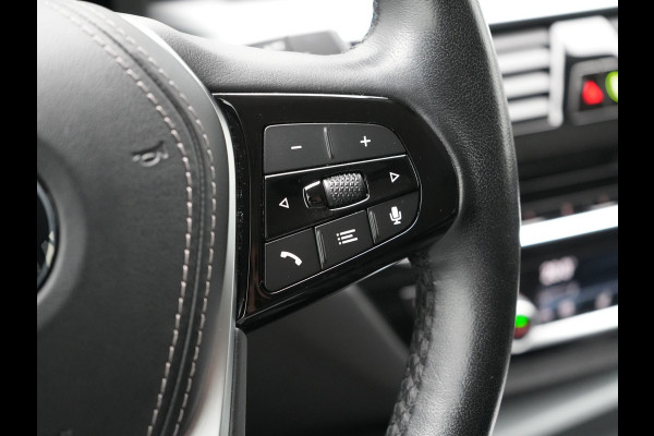 BMW 5 Serie Touring 530e High Executive Plug In Hybrid 292pk Dealer O.H PHEV | Trekhaak Af Fabriek | Head Up | Lederen Sportstoelen Memory & Verwarmd | Apple Carplay | Stuur Verwarmd | Sfeerverlichting | Cruise Control | Camera | Navigatie | Blis | DAB |