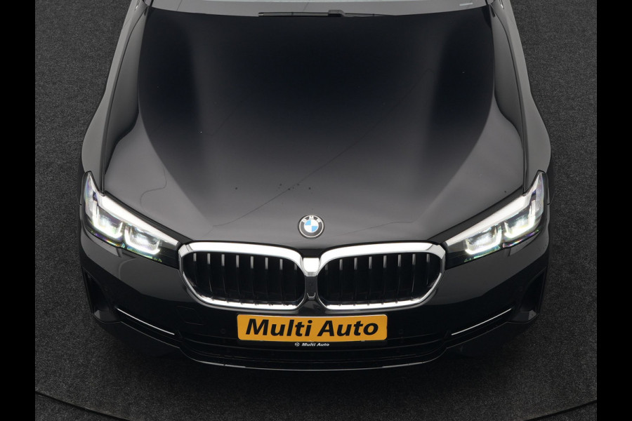BMW 5 Serie Touring 530e High Executive Plug In Hybrid 292pk Dealer O.H PHEV | Trekhaak Af Fabriek | Head Up | Lederen Sportstoelen Memory & Verwarmd | Apple Carplay | Stuur Verwarmd | Sfeerverlichting | Cruise Control | Camera | Navigatie | Blis | DAB |