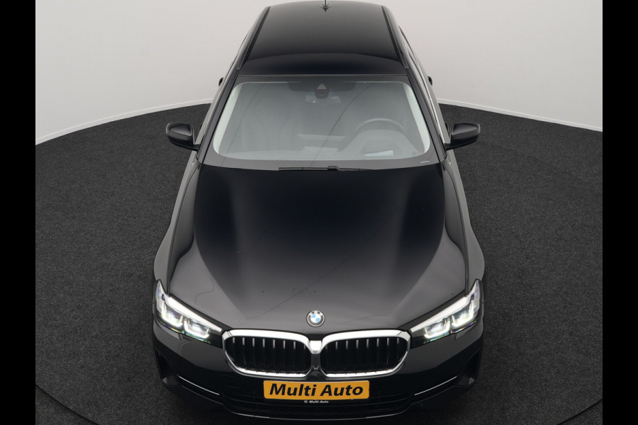 BMW 5 Serie Touring 530e High Executive Plug In Hybrid 292pk Dealer O.H PHEV | Trekhaak Af Fabriek | Head Up | Lederen Sportstoelen Memory & Verwarmd | Apple Carplay | Stuur Verwarmd | Sfeerverlichting | Cruise Control | Camera | Navigatie | Blis | DAB |