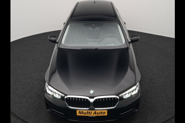BMW 5 Serie Touring 530e High Executive Plug In Hybrid 292pk Dealer O.H PHEV | Trekhaak Af Fabriek | Head Up | Lederen Sportstoelen Memory & Verwarmd | Apple Carplay | Stuur Verwarmd | Sfeerverlichting | Cruise Control | Camera | Navigatie | Blis | DAB |