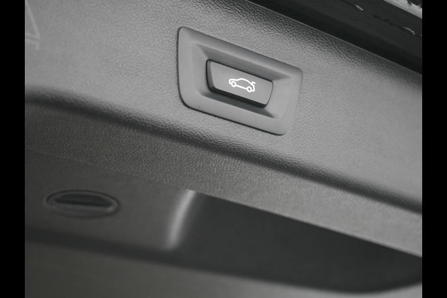 BMW 5 Serie Touring 530e High Executive Plug In Hybrid 292pk Dealer O.H PHEV | Trekhaak Af Fabriek | Head Up | Lederen Sportstoelen Memory & Verwarmd | Apple Carplay | Stuur Verwarmd | Sfeerverlichting | Cruise Control | Camera | Navigatie | Blis | DAB |