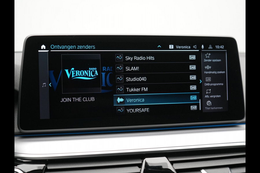 BMW 5 Serie Touring 530e High Executive Plug In Hybrid 292pk Dealer O.H PHEV | Trekhaak Af Fabriek | Head Up | Lederen Sportstoelen Memory & Verwarmd | Apple Carplay | Stuur Verwarmd | Sfeerverlichting | Cruise Control | Camera | Navigatie | Blis | DAB |