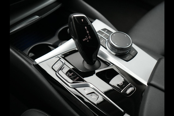 BMW 5 Serie Touring 530e High Executive Plug In Hybrid 292pk Dealer O.H PHEV | Trekhaak Af Fabriek | Head Up | Lederen Sportstoelen Memory & Verwarmd | Apple Carplay | Stuur Verwarmd | Sfeerverlichting | Cruise Control | Camera | Navigatie | Blis | DAB |