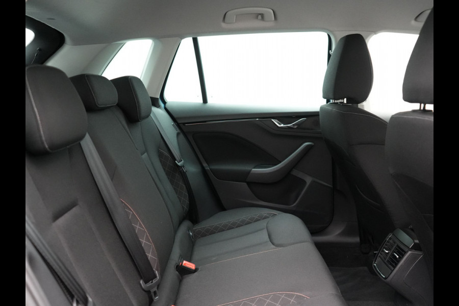 Škoda Kamiq 1.0 TSI Style 111pk Dealer O.H | Apple Carplay | Voorstoelen Verwarmd | Cruise Control | DAB | 17 "L.M |