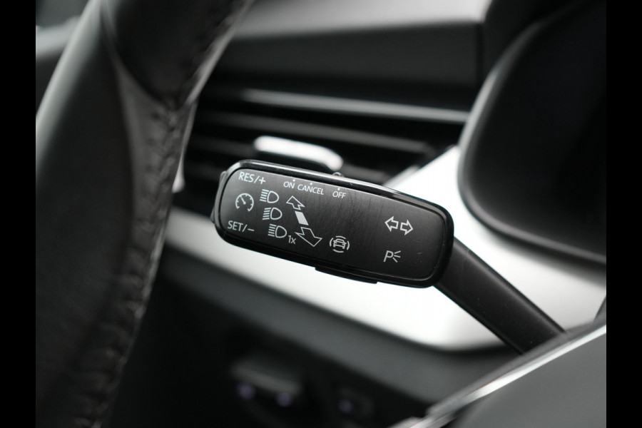 Škoda Kamiq 1.0 TSI Style 111pk Dealer O.H | Apple Carplay | Voorstoelen Verwarmd | Cruise Control | DAB | 17 "L.M |