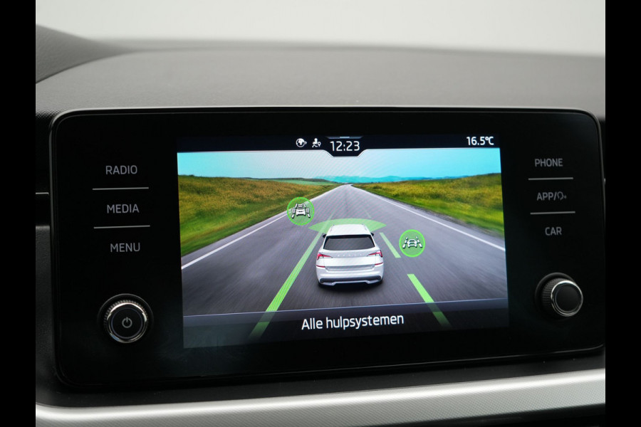 Škoda Kamiq 1.0 TSI Style 111pk Dealer O.H | Apple Carplay | Voorstoelen Verwarmd | Cruise Control | DAB | 17 "L.M |