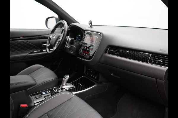 Mitsubishi Outlander 2.4 Intense+ Plug In Hybrid 225pk Dealer O.H PHEV | 360 Camera | Lederen Sportstoelen Verwarmd | Keyless | Navigatie | Stuur Verwarmd | Cruise Control | Blis | DAB |