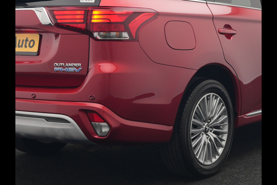 Mitsubishi Outlander 2.4 Intense+ Plug In Hybrid 225pk Dealer O.H PHEV | 360 Camera | Lederen Sportstoelen Verwarmd | Keyless | Navigatie | Stuur Verwarmd | Cruise Control | Blis | DAB |