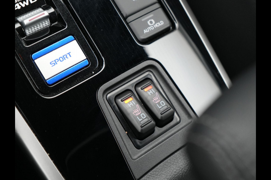 Mitsubishi Outlander 2.4 Intense+ Plug In Hybrid 225pk Dealer O.H PHEV | 360 Camera | Lederen Sportstoelen Verwarmd | Keyless | Navigatie | Stuur Verwarmd | Cruise Control | Blis | DAB |