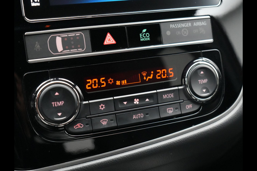 Mitsubishi Outlander 2.4 Intense+ Plug In Hybrid 225pk Dealer O.H PHEV | 360 Camera | Lederen Sportstoelen Verwarmd | Keyless | Navigatie | Stuur Verwarmd | Cruise Control | Blis | DAB |