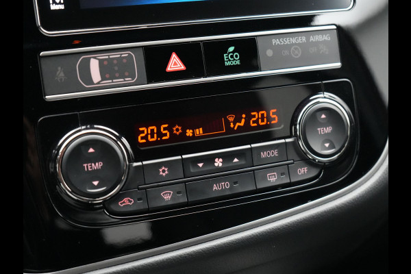 Mitsubishi Outlander 2.4 Intense+ Plug In Hybrid 225pk Dealer O.H PHEV | 360 Camera | Lederen Sportstoelen Verwarmd | Keyless | Navigatie | Stuur Verwarmd | Cruise Control | Blis | DAB |