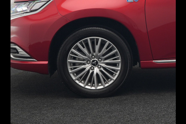 Mitsubishi Outlander 2.4 Intense+ Plug In Hybrid 225pk Dealer O.H PHEV | 360 Camera | Lederen Sportstoelen Verwarmd | Keyless | Navigatie | Stuur Verwarmd | Cruise Control | Blis | DAB |
