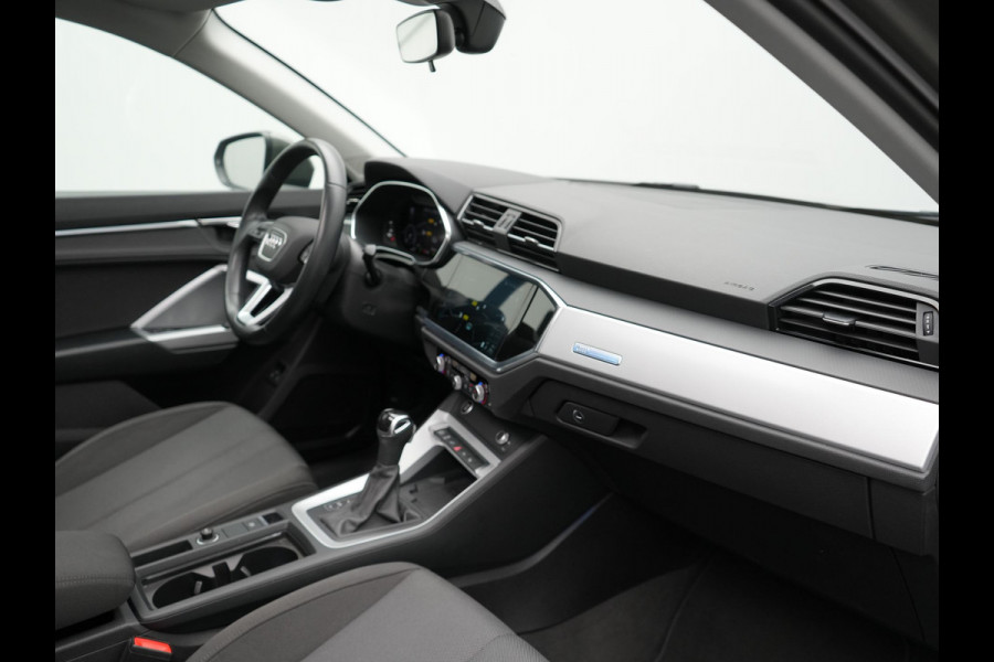 Audi Q3 45 TFSI e S Line Plug In Hybrid 245pk Dealer O.H PHEV | Trekhaak Af Fabriek | Panodak | Adaptive Cruise | Sportstoelen Verwarmd | Apple Carplay | Keyless | Navigatie | Virtual |  DAB |