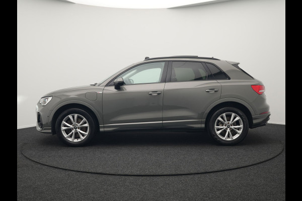 Audi Q3 45 TFSI e S Line Plug In Hybrid 245pk Dealer O.H PHEV | Trekhaak Af Fabriek | Panodak | Adaptive Cruise | Sportstoelen Verwarmd | Apple Carplay | Keyless | Navigatie | Virtual |  DAB |