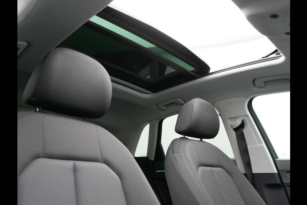Audi Q3 45 TFSI e S Line Plug In Hybrid 245pk Dealer O.H PHEV | Trekhaak Af Fabriek | Panodak | Adaptive Cruise | Sportstoelen Verwarmd | Apple Carplay | Keyless | Navigatie | Virtual |  DAB |