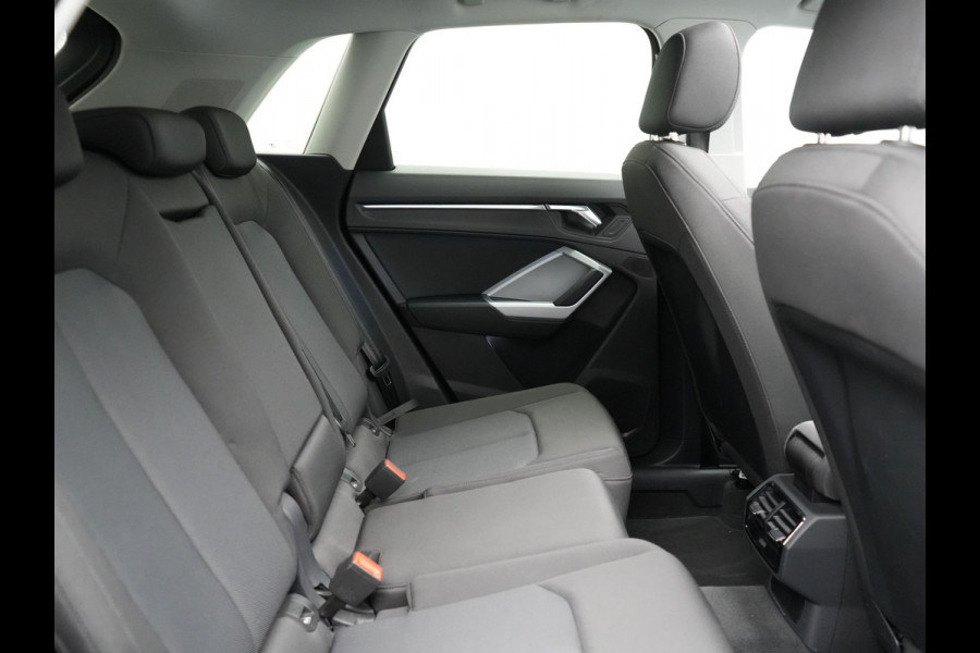 Audi Q3 45 TFSI e S Line Plug In Hybrid 245pk Dealer O.H PHEV | Trekhaak Af Fabriek | Panodak | Adaptive Cruise | Sportstoelen Verwarmd | Apple Carplay | Keyless | Navigatie | Virtual |  DAB |