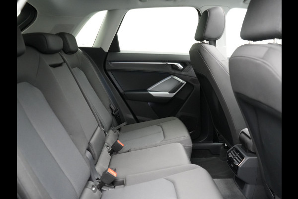 Audi Q3 45 TFSI e S Line Plug In Hybrid 245pk Dealer O.H PHEV | Trekhaak Af Fabriek | Panodak | Adaptive Cruise | Sportstoelen Verwarmd | Apple Carplay | Keyless | Navigatie | Virtual |  DAB |