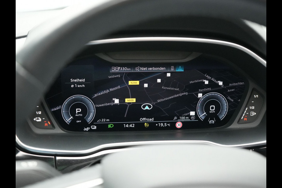 Audi Q3 45 TFSI e S Line Plug In Hybrid 245pk Dealer O.H PHEV | Trekhaak Af Fabriek | Panodak | Adaptive Cruise | Sportstoelen Verwarmd | Apple Carplay | Keyless | Navigatie | Virtual |  DAB |
