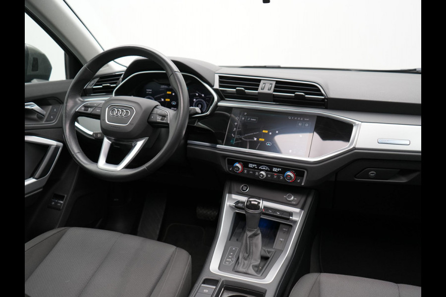 Audi Q3 45 TFSI e S Line Plug In Hybrid 245pk Dealer O.H PHEV | Trekhaak Af Fabriek | Panodak | Adaptive Cruise | Sportstoelen Verwarmd | Apple Carplay | Keyless | Navigatie | Virtual |  DAB |