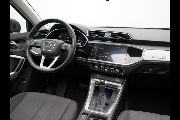 Audi Q3 45 TFSI e S Line Plug In Hybrid 245pk Dealer O.H PHEV | Trekhaak Af Fabriek | Panodak | Adaptive Cruise | Sportstoelen Verwarmd | Apple Carplay | Keyless | Navigatie | Virtual |  DAB |