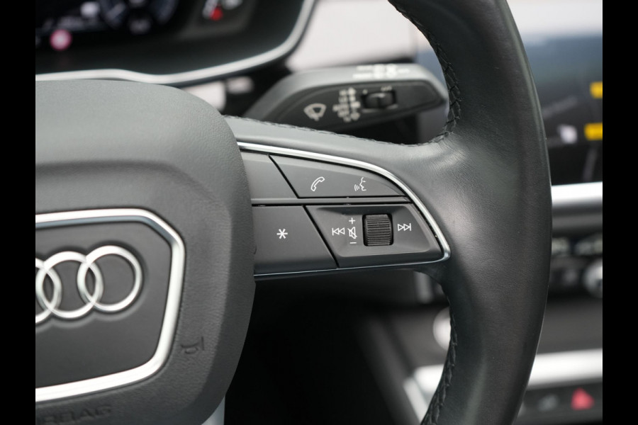 Audi Q3 45 TFSI e S Line Plug In Hybrid 245pk Dealer O.H PHEV | Trekhaak Af Fabriek | Panodak | Adaptive Cruise | Sportstoelen Verwarmd | Apple Carplay | Keyless | Navigatie | Virtual |  DAB |