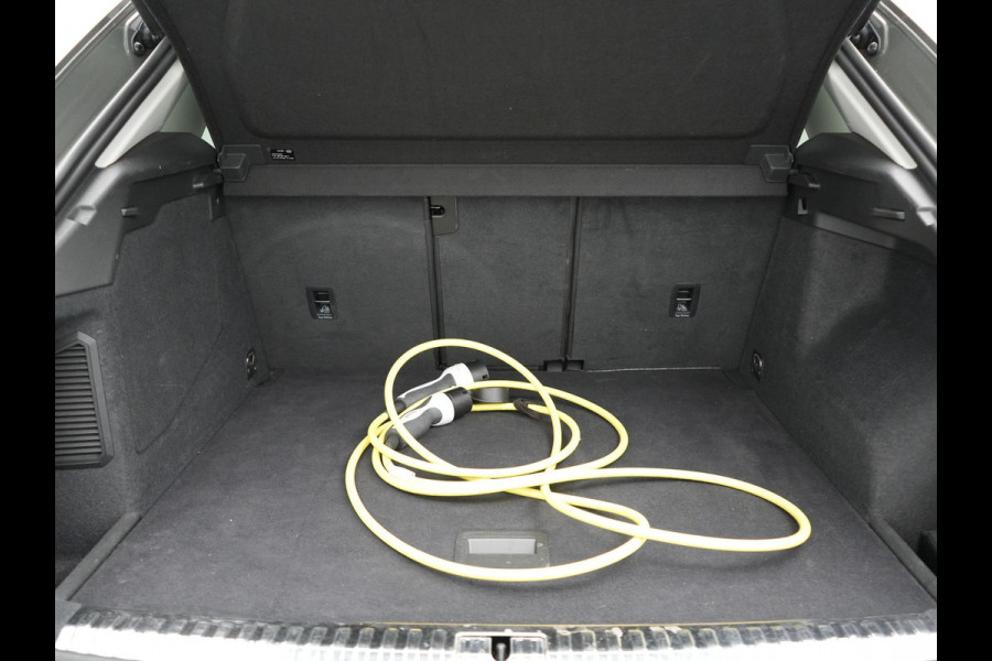 Audi Q3 45 TFSI e S Line Plug In Hybrid 245pk Dealer O.H PHEV | Trekhaak Af Fabriek | Panodak | Adaptive Cruise | Sportstoelen Verwarmd | Apple Carplay | Keyless | Navigatie | Virtual |  DAB |