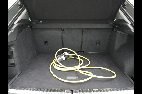 Audi Q3 45 TFSI e S Line Plug In Hybrid 245pk Dealer O.H PHEV | Trekhaak Af Fabriek | Panodak | Adaptive Cruise | Sportstoelen Verwarmd | Apple Carplay | Keyless | Navigatie | Virtual |  DAB |