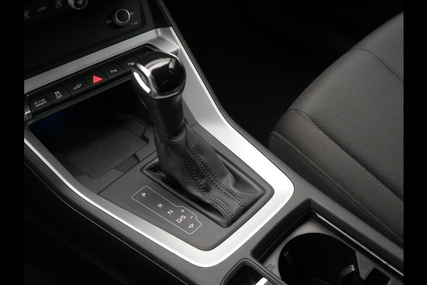 Audi Q3 45 TFSI e S Line Plug In Hybrid 245pk Dealer O.H PHEV | Trekhaak Af Fabriek | Panodak | Adaptive Cruise | Sportstoelen Verwarmd | Apple Carplay | Keyless | Navigatie | Virtual |  DAB |