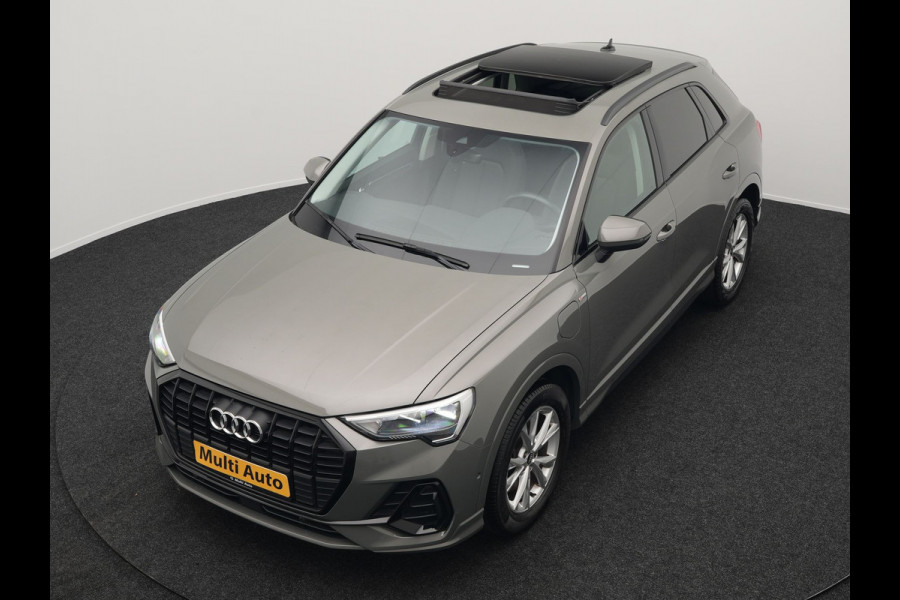 Audi Q3 45 TFSI e S Line Plug In Hybrid 245pk Dealer O.H PHEV | Trekhaak Af Fabriek | Panodak | Adaptive Cruise | Sportstoelen Verwarmd | Apple Carplay | Keyless | Navigatie | Virtual |  DAB |