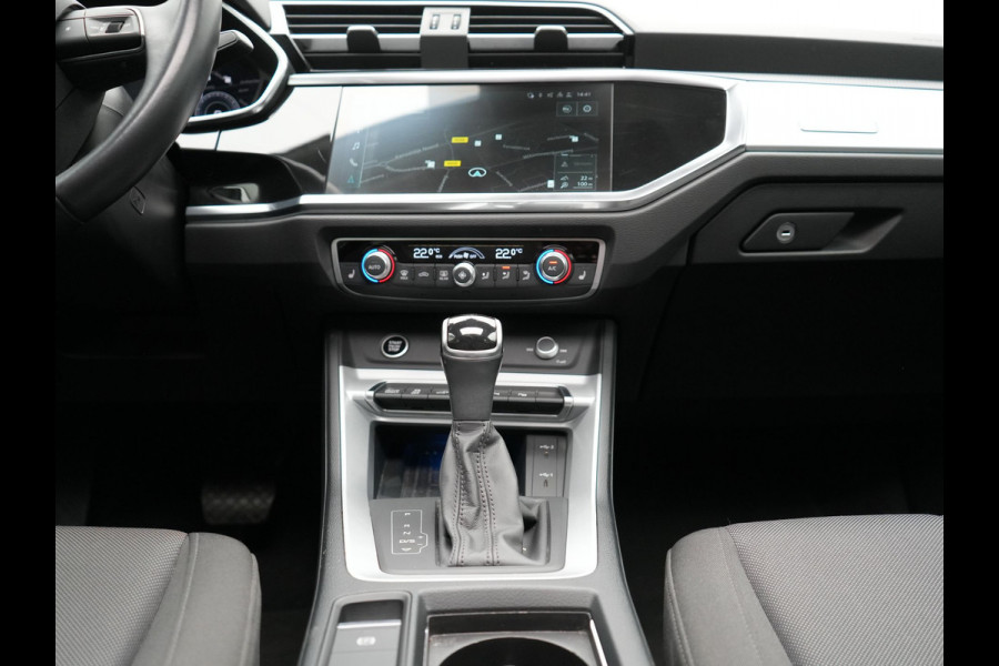 Audi Q3 45 TFSI e S Line Plug In Hybrid 245pk Dealer O.H PHEV | Trekhaak Af Fabriek | Panodak | Adaptive Cruise | Sportstoelen Verwarmd | Apple Carplay | Keyless | Navigatie | Virtual |  DAB |