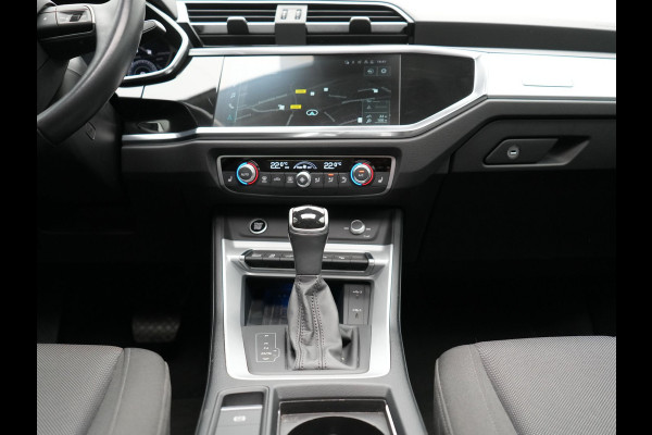 Audi Q3 45 TFSI e S Line Plug In Hybrid 245pk Dealer O.H PHEV | Trekhaak Af Fabriek | Panodak | Adaptive Cruise | Sportstoelen Verwarmd | Apple Carplay | Keyless | Navigatie | Virtual |  DAB |