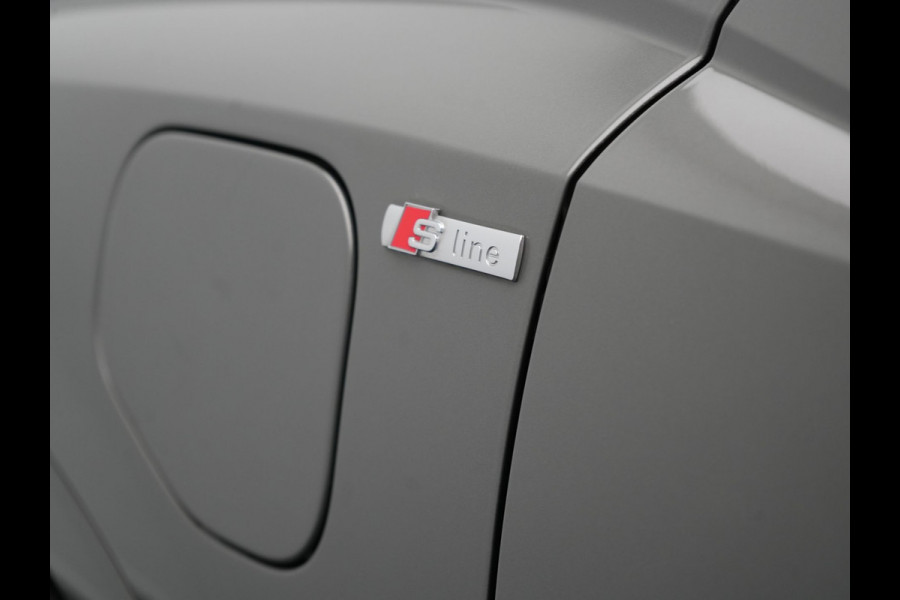 Audi Q3 45 TFSI e S Line Plug In Hybrid 245pk Dealer O.H PHEV | Trekhaak Af Fabriek | Panodak | Adaptive Cruise | Sportstoelen Verwarmd | Apple Carplay | Keyless | Navigatie | Virtual |  DAB |