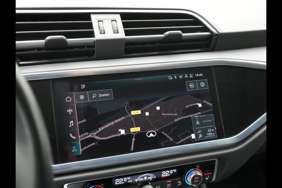 Audi Q3 45 TFSI e S Line Plug In Hybrid 245pk Dealer O.H PHEV | Trekhaak Af Fabriek | Panodak | Adaptive Cruise | Sportstoelen Verwarmd | Apple Carplay | Keyless | Navigatie | Virtual |  DAB |