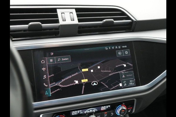 Audi Q3 45 TFSI e S Line Plug In Hybrid 245pk Dealer O.H PHEV | Trekhaak Af Fabriek | Panodak | Adaptive Cruise | Sportstoelen Verwarmd | Apple Carplay | Keyless | Navigatie | Virtual |  DAB |