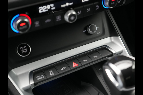 Audi Q3 45 TFSI e S Line Plug In Hybrid 245pk Dealer O.H PHEV | Trekhaak Af Fabriek | Panodak | Adaptive Cruise | Sportstoelen Verwarmd | Apple Carplay | Keyless | Navigatie | Virtual |  DAB |