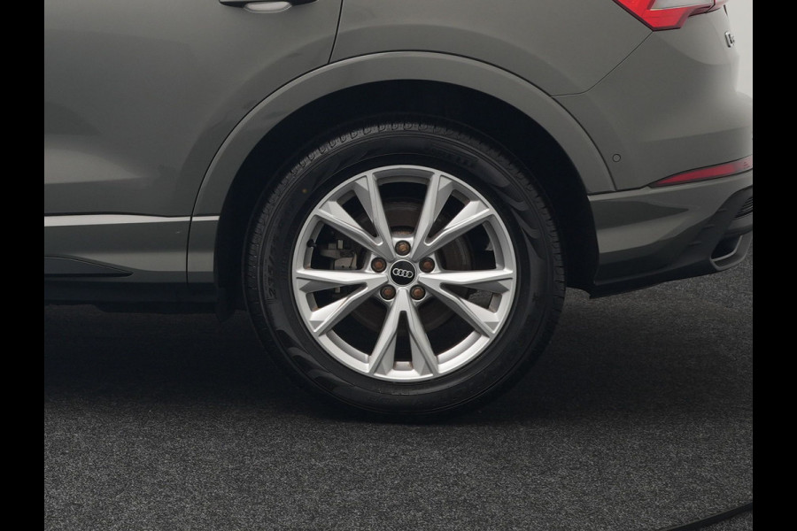 Audi Q3 45 TFSI e S Line Plug In Hybrid 245pk Dealer O.H PHEV | Trekhaak Af Fabriek | Panodak | Adaptive Cruise | Sportstoelen Verwarmd | Apple Carplay | Keyless | Navigatie | Virtual |  DAB |