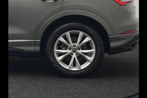 Audi Q3 45 TFSI e S Line Plug In Hybrid 245pk Dealer O.H PHEV | Trekhaak Af Fabriek | Panodak | Adaptive Cruise | Sportstoelen Verwarmd | Apple Carplay | Keyless | Navigatie | Virtual |  DAB |